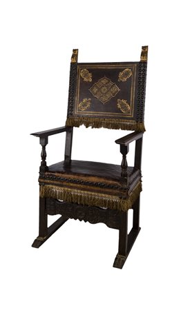 Seggiolone in noce con schienale sormontato da fiamme intagliate e dorate,...