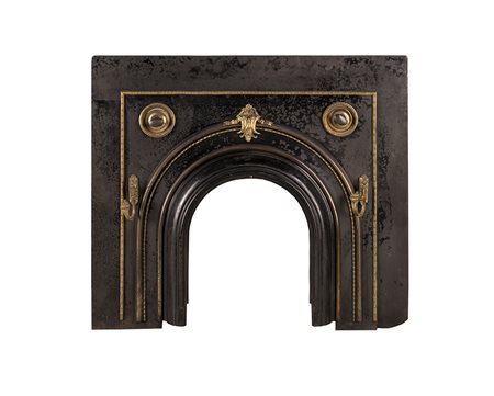 Mostra di camino in metallo brunito con finiture ed applicazioni dorate; vano...