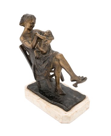 Scultura in bronzo brunito la Balia, Altezza cm 28 firmato sulla base S. Monaco