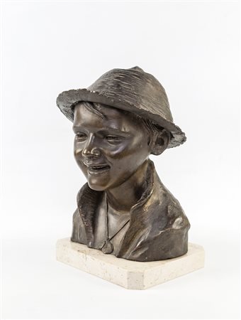 Scugnizzo che ride, altezza cm 32x20 su base in marmo chiaro cm 3x20x18,...