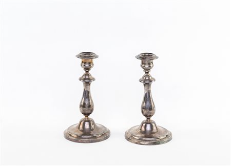 Due candelabri in argento titolo 800 g 504