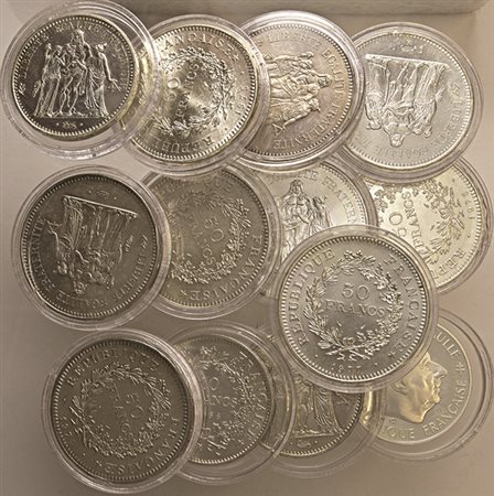 FRANCIA. Tredici monete in argento: 50 franchi 1974 (2), 1975, 1976, 1977...