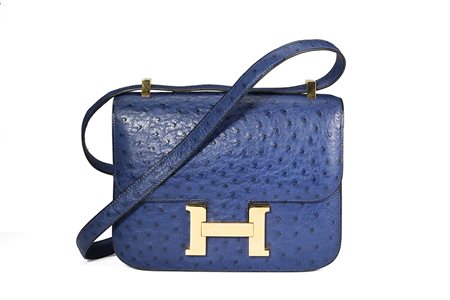 HERMES Borsa Constance in struzzo color blu cobalto, dettagli color oro,...