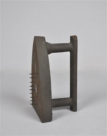 Man Ray Cadeau, 1921/1974;Cadeau, 1921/1974 Stahl, 17 x 9,5 x 9,5 cm Signiert...