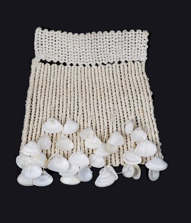 AURELIA MUNOZ (1926-2011) Senza titolo Ricamo a uncinetto con conchiglie cm...