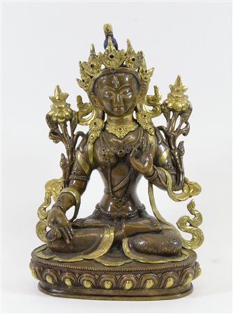Scultura in bronzo raffigurante divinità orientale. H. cm. 28,5.