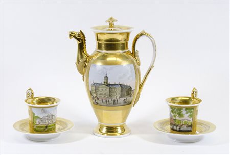 Lotto composto da coppia di tazze in porcellana dorata con piattini e teiera,...