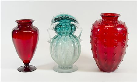 Lotto di 3 vasi in vetro. H. max cm. 27.