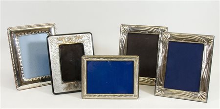 Lotto di 5 cornici portafoto in argento.