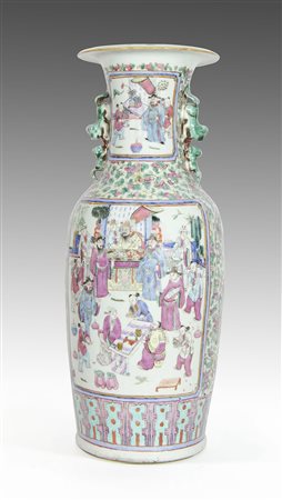 Canton: vaso in porcellana policroma decorato a motivi orientali. H. cm. 62.