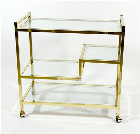 Carrello in ottone dorato con 4 ripiani in vetro.