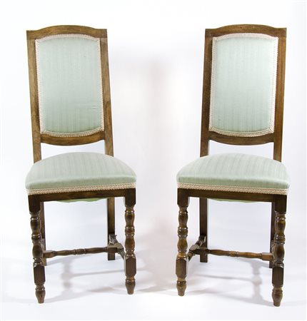 Tavolo rettangolare in legno e 8 sedie con alto schienale. (tavolo cm....