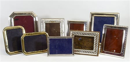 Lotto di varie cornici portafoto in metallo.