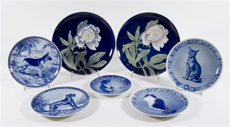 Lotto di 7 piatti in porcellana policroma tra cui Royal Copenhagen.