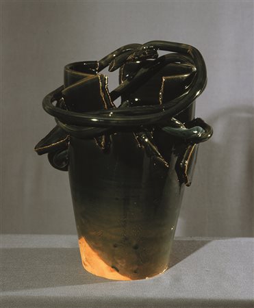ANTONIO RECALCATI (Bresso 1938) Vaso n. 31, 1990 Terracotta 35x25x25 cm...