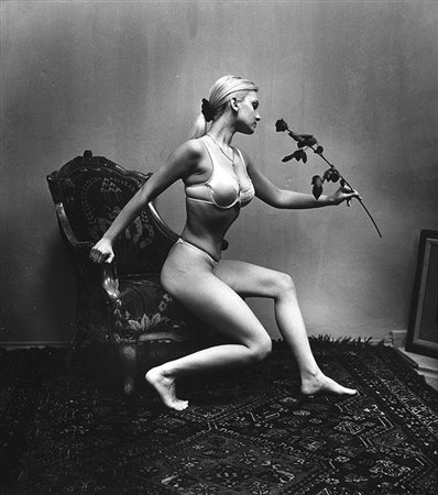 SARA SAUDKOVA (1967) Senza titolo Stampa fotografica in bianconero 30 x 30 cm...