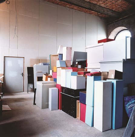 CANDIDA HOFER (1944) Museum fur Volkerkunde Dresden 2004 C-print 25 x 25 cm...