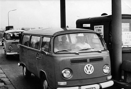 ULIANO LUCAS (1942) Senza titolo Stampa in bianconero ai sali d'argento 23,5...