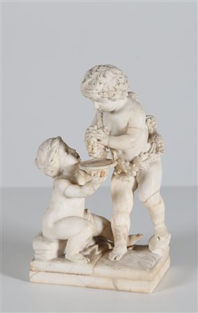 MANIFATTURA ITALIANA DEL XIX SECOLO Coppia di puttini in marmo. . Cm 9,50 x...
