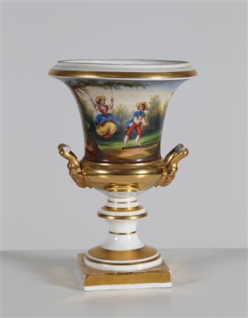 MANIFATTURA VIENNESE DEL XIX SECOLO Anfora "a cratere" in porcellana bianca...