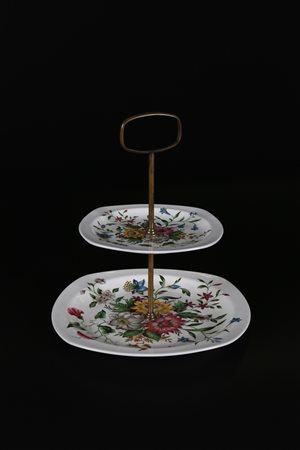 MANIFATTURA ITALIANA DEL XIX SECOLO Alzatina a due ripiani. Ceramica dipinta....