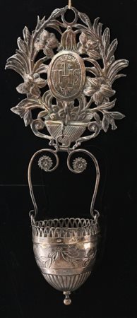 MANIFATTURA ITALIANA DEL XVIII SECOLO Acquasantiera con le iniziali IHS al...