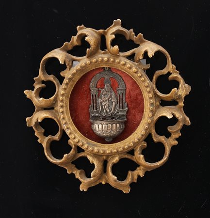 MANIFATTURA ITALIANA DEL XVIII SECOLO Piccola acquasantiera con Madonna con...