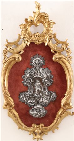 MANIFATTURA ITALIANA DEL XVIII SECOLO Acquasantiera in argento in cornice...