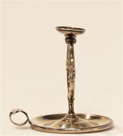 MANIFATTURA ITALIANA DEL XIX SECOLO Bugia in argento. . Cm 11,50.