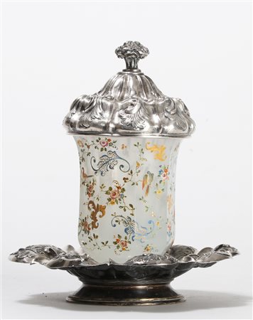 MANIFATTURA ITALIANA DEL XIX SECOLO Bicchiere in cristallo decorato a motivi...