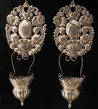 MANIFATTURA ITALIANA DEL XIX SECOLO Coppia di acquasantiere in argrento con...