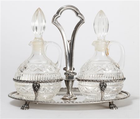 ARGENTIERE VENEZIANO DEL XIX SECOLO Oliera con contenitori in cristallo. . Cm...