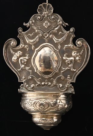 ARGENTIERE LOMBARDO DEL XIX SECOLO Acquasantiera in argento sbalzato a motivi...