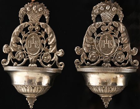 GIRONI DOMENICO (XIX SECOLO) Coppia di acquasantiere in argento con festoni...