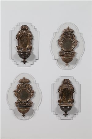 MANIFATTURA VENEZIANA DEL XIX SECOLO Gruppo di 4 acquasantiere in argento...