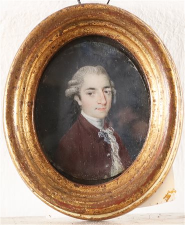 MINIATURISTA DEL XVIII SECOLO Ritratto d'uomo. Olio su avorio. Cm 4,00 x 5,00.