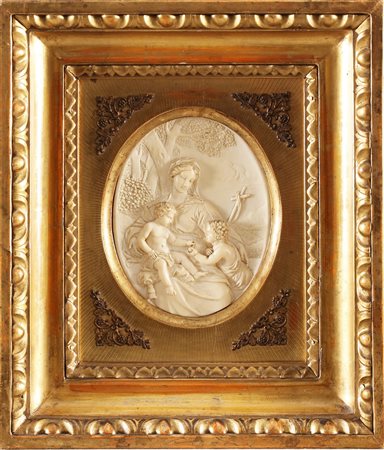 ARTISTA DEL XIX SECOLO Placca in avorio scolpito raffigurante Madonna con...
