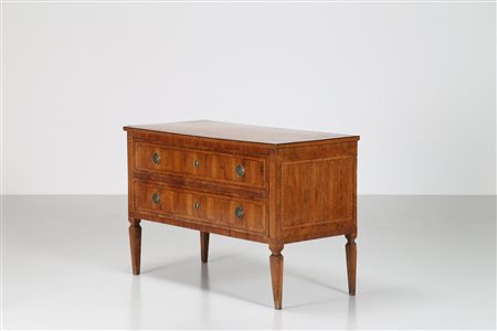 MANIFATTURA LOMBARDA DEL XVIII SECOLO Cassettone a due cassetti lastronato e...