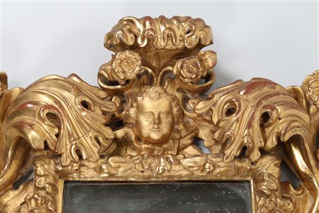 MANIFATTURA ITALIANA DEL XIX SECOLO Cornice in legno scolpito e dorato a...