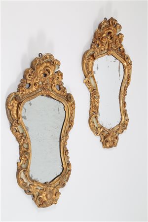 MANIFATTURA ITALIANA DEL XVIII SECOLO Coppia di cornici scolpite, dorate e...