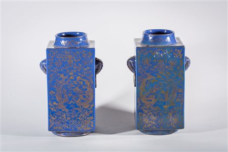 Arte Cinese Coppia di vasi squadrati invetriati di blu con decorazione dorata...
