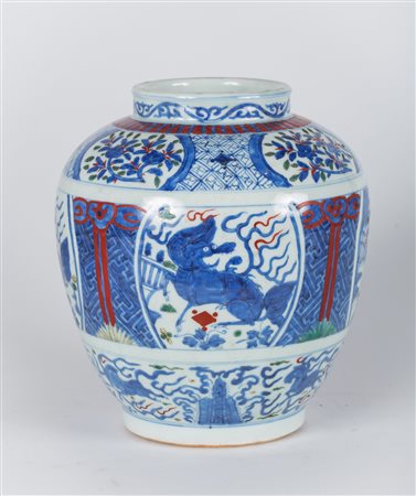 Arte Cinese Vaso wucai Cina, dinastia Ming, XVI secolo . -. Cm 18,00 x 24,00....