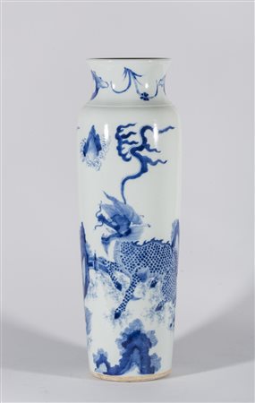 Arte Cinese Vaso in porcellana binaco/blu dipinta con cane di pho Cina, Epoca...