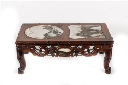 Arte Cinese Tavolo in legno duro con pietre dei sogni sul piano superiore...