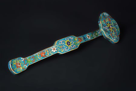 Arte Cinese Ruyi cloisonné Cina, fine XIX secolo . -. Cm 10,00 x 38,00....