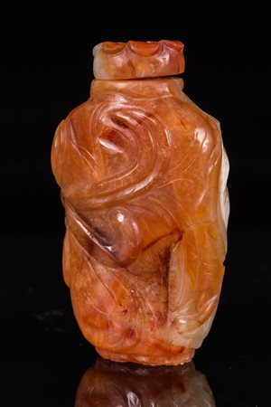Arte Cinese Tabacchiera in agata arancione intagliata con motivi vegetali...