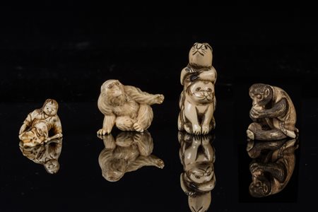Arte Giapponese Due netsuke e due Okimono in avorio Giappone, XIX secolo . -....