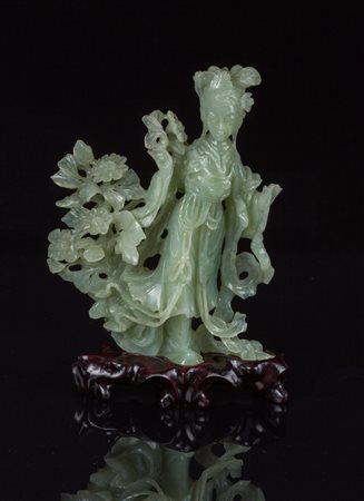 Arte Cinese Intaglio in nefrite raffigurante Guanyin Cina, XIX-XX secolo . -....