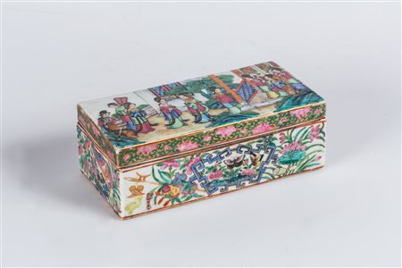 Arte Cinese Scatola rettangolare in porcellana Canton raffigurante scene...