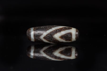 Arte Himalayana Dzi con un grande occhio . -. Cm 1,00 x 3,00. Arte Himalayana...